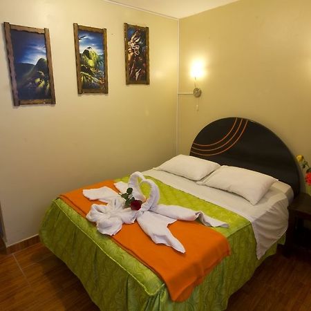 Dennys House Hotel Machu Picchu Bagian luar foto